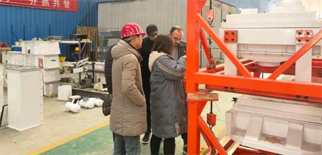 非洲客戶訪問(wèn)強(qiáng)福機(jī)械購(gòu)買飼料顆粒線設(shè)備