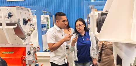 南美客戶訪問強(qiáng)福機(jī)械購(gòu)買飼料顆粒成套設(shè)備