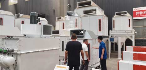 客戶訪問強(qiáng)福機(jī)械購(gòu)買成套飼料顆粒生產(chǎn)設(shè)備